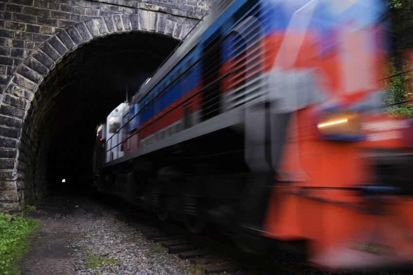 Transsibirische Eisenbahn, Rußland, Sibirien, Tunnel, Bahngleis, Dunkel, Lokomotive, Transport, Eingang