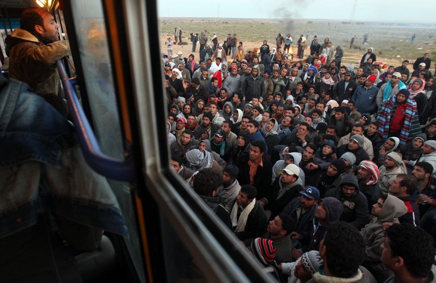 Egyptian flee Libya