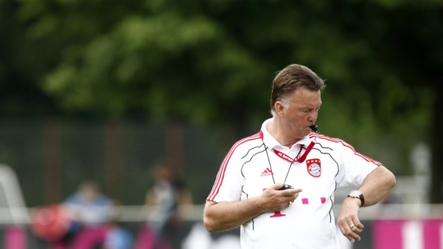 Louis van Gaal bleibt bis Saisonende Trainer des FC Bayern Muenchen