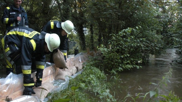 Hochwasserschutz: Gerade im Sommer wird die Feuerwehr immer wieder an den Gröbenbach gerufen, weil es dort Überschwemmungen gibt.