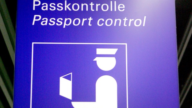 Pass-Kontrolle am Flughafen