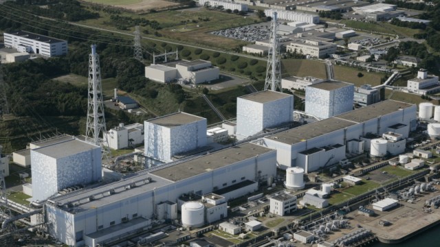 Erdbeben in Japan: AKW beschädigt: Das Atomkraftwerk in Fukushima, hier ein Archivbild aus dem Jahr 2008, ist durch das Erdbeben schwer beschädigt worden.
