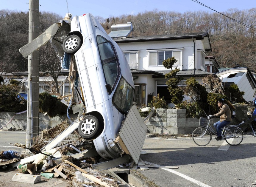 Schweres Erdbeben erschüttert Japan - Zerstörungen nach Tsunami
