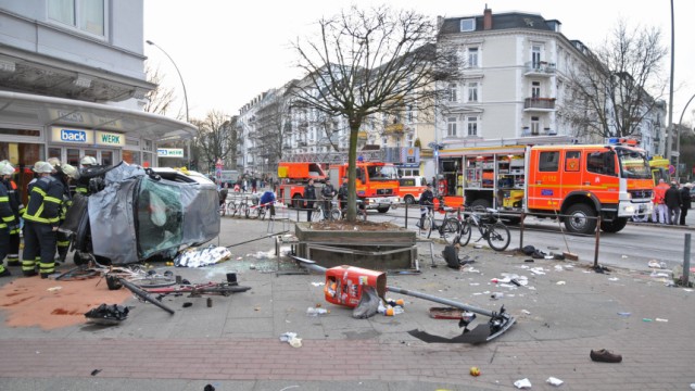 Pkw schleudert in Menschenmenge - Drei Tote in Hamburg