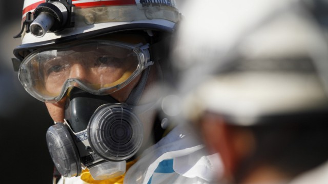 Folgen radioaktiver Strahlung: Wer aus der kritischen Region um den Reaktor Fukushima kommt, wird nach radioaktiver Strahlung untersucht.