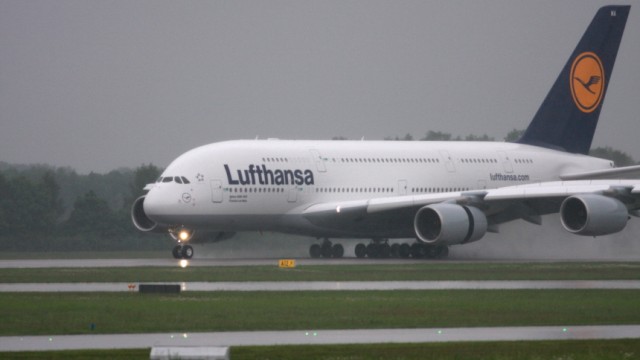 Flughafen München: Maschinen der Lufthansa, die aus Japan kommen, werden auf dem Münchner Flughafen auf Strahlung getestet.