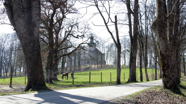 Starnberg: Einen Pferdepensionshof mit 50 Boxen und Rundumbetreuung wollte Andreas Gröber bei Schloss Hirschberg in Magnetsried bauen. Foto: Fuchs