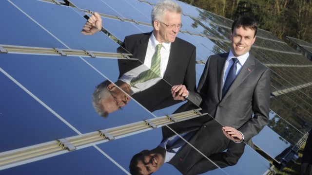 Nils Schmid und Winfried Kretschmann besuchen Solarpark