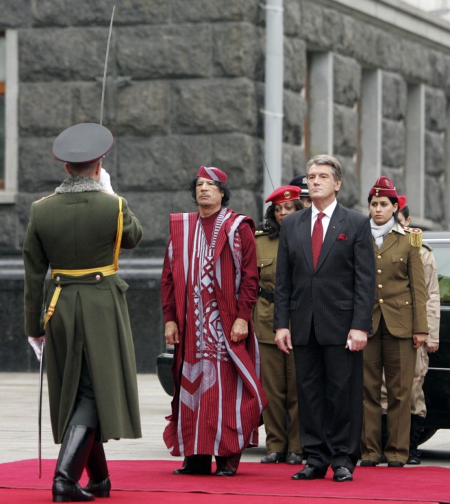 Ukraine's President Viktor Yushchenko meets Libyan leader Muammar Gaddafi during official welcoming ceremony in Kiev