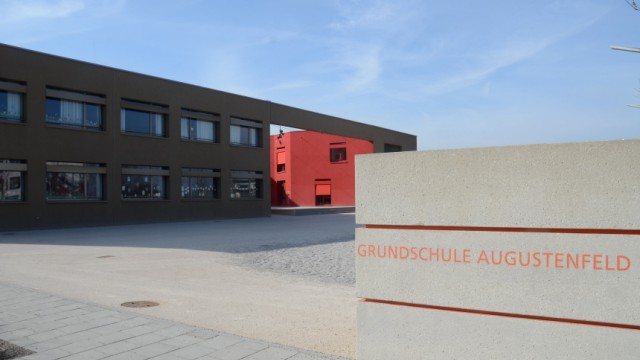 Dachau: Die Grundschule Augustenfeld wurde 2006 eröffnet, ist aber jetzt schon wieder zu klein für alle Angebote.