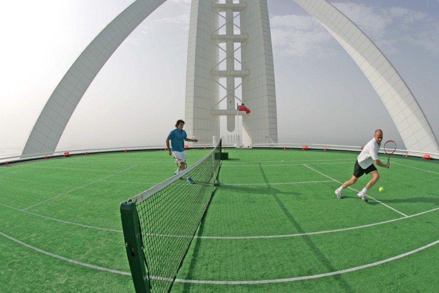 TENNIS-UAE-AGASSI-FEDERER