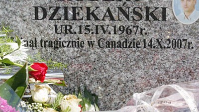 Taser-Tod in Vancouver: Robert Dziekanski hat die Suche nach seiner Mutter nicht überlebt.