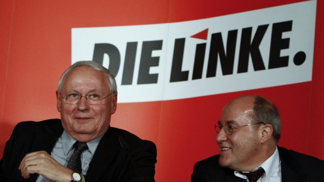 Co party leader Lafontaine of the left-wing party Die Linke and party fellow Gysi address a news conference  in Berlin