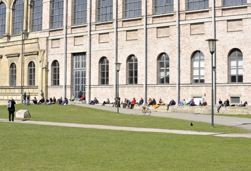 Alte Pinakothek im Frühling, 2011