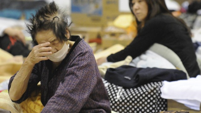 Schweres Nachbeben in Japan: Das heftige Nachbeben scheint überwiegend ohne schwere Folgen ausgegangen zu sein, doch die Nerven der ohnehin strapazierten Menschen liegen blank, vor allem in den Evakuierungslagern.