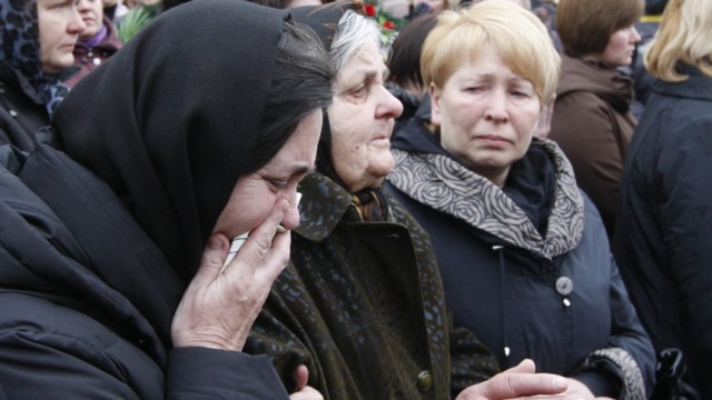 Relatives mourn during the funeral of victims of Monday's metro blast in Minsk