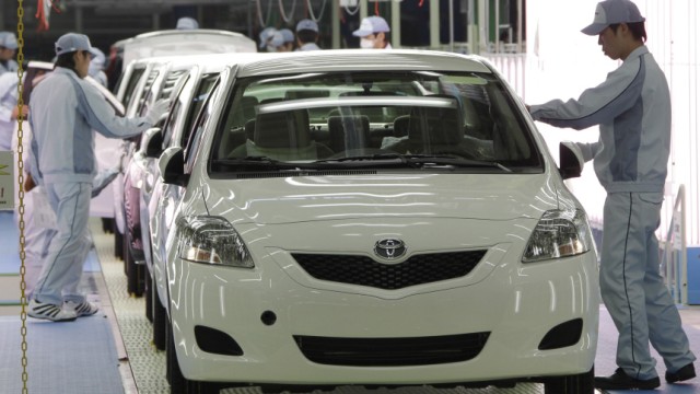 Japan: Das große Aufräumen: Toyota hat fünf Wochen nach dem verheerenden Erdbeben die Produktion in den japanischen Werken wieder aufgenommen.