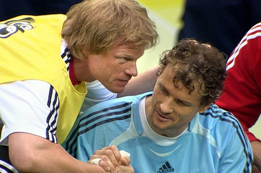 Jahresrückblick Sport - Kahn gibt Lehmann die Hand
