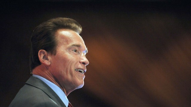 VIP-Klick: Arnold Schwarzenegger: Das frühere Fitness-Idol Arnold Schwarzenegger ist unzufrieden mit seinem Körper.