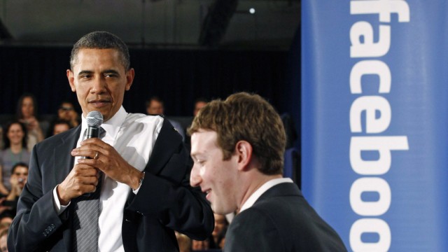 Auftritt in Palo Alto: Barack Obama mit Facebook-Gründer Mark Zuckerberg