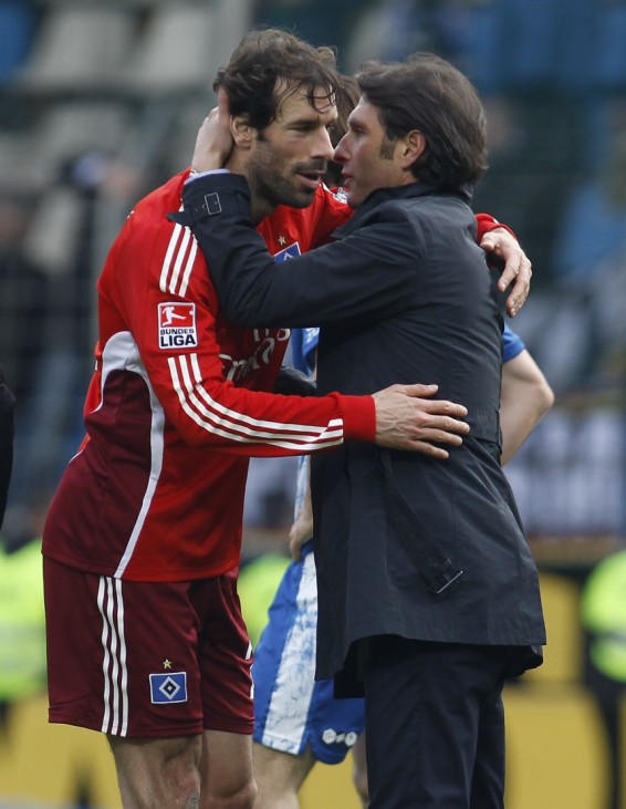 Hamburg SV's coach Labbadia hugs van Nistelrooy after the German Bundesliga soccer match against Bochum in Bochum