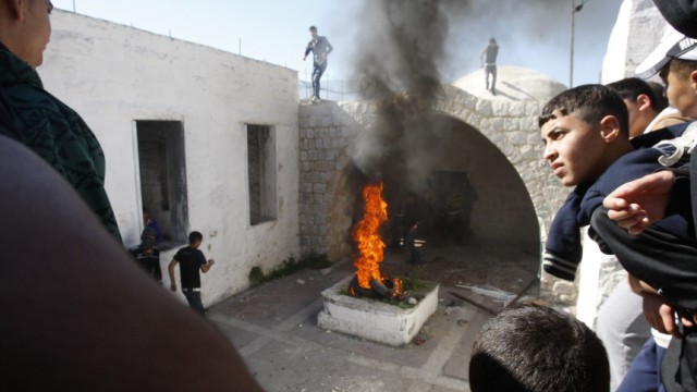 Palestinian rioters set fire in Joseph's Tomb in the West Bank city of Nablus