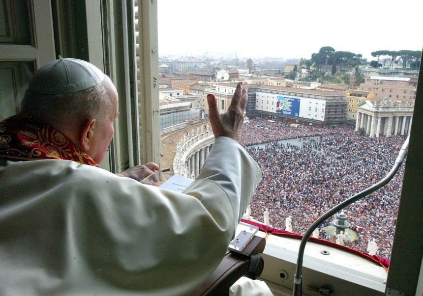 Kranker Papst erteilt stummen Ostersegen