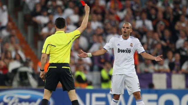 Real Madrid v Barcelona - UEFA Champions League Semi Final