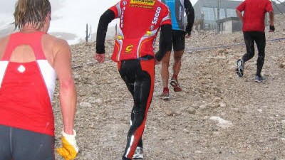 Tödlicher Berglauf: Viele der rund 600 Teilnehmer waren 2008 in kurzen Hosen und Trikots auf die Strecke über 1924 Höhenmeter gestartet, ohne Schutzkleidung mitzunehmen.