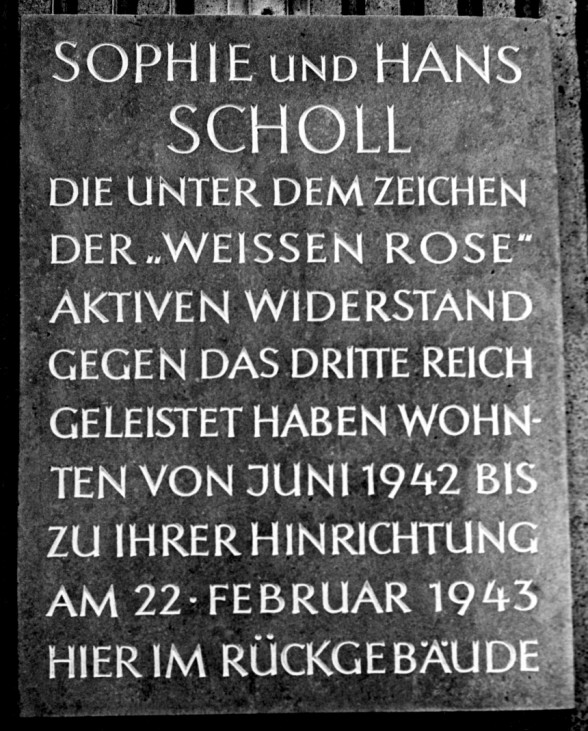 Gedenktafel in München, Franz-Joseph-Straße 13