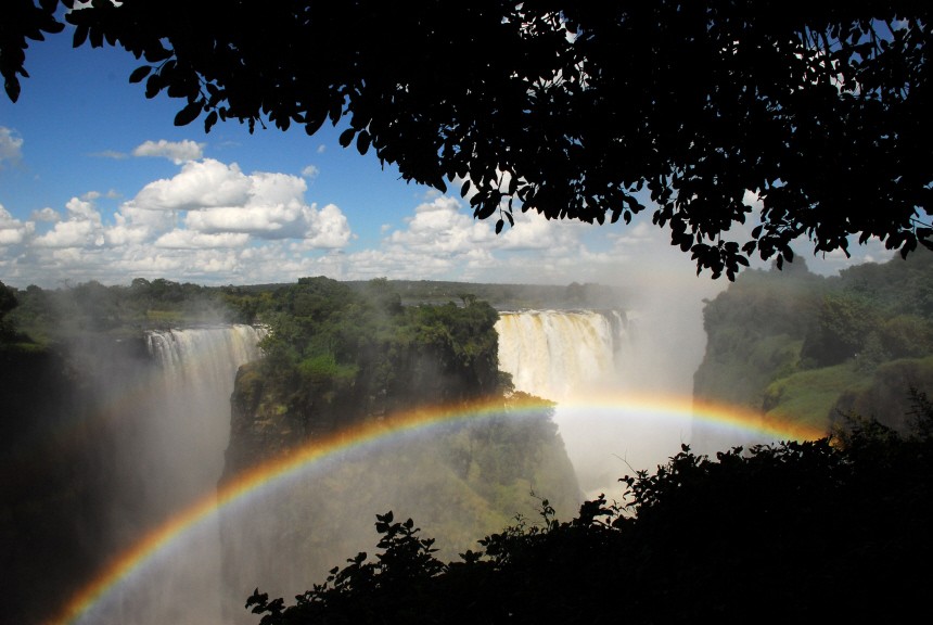 Im Rausch des Regenbogens: Die Victoriafälle in Afrika