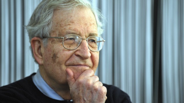Noam Chomsky erhaelt Erich-Fromm-Preis