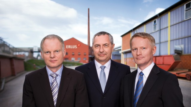 Neufahrn in Niederbayern: Die Mitglieder des Vorstandes: Rüdiger Grau sowie Peter Maier und Peter Hoffmann, die sich in der Dominik-Brunner-Stiftung engagieren (von rechts).