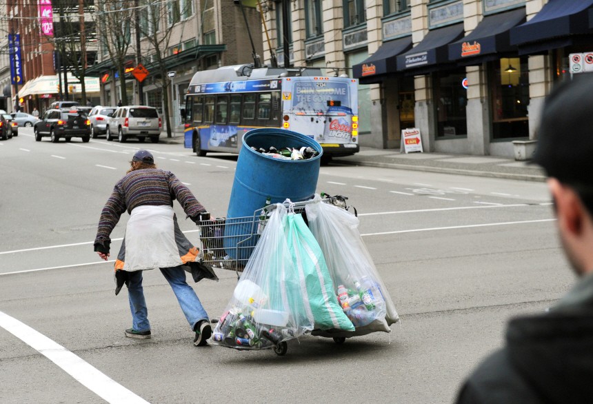 Vancouver 2010 - Obdachlose sammeln Pfandflaschen