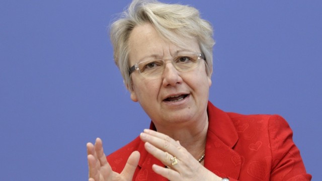 Annette Schavan im Gespräch: Kooperation ist untersagt, eine gemeinsame Strategie gibt es nicht: CDU-Ministerin Annette Schavan will, dass Bund und Länder in der Bildungspolitik wieder stärker zusammenarbeiten dürfen.