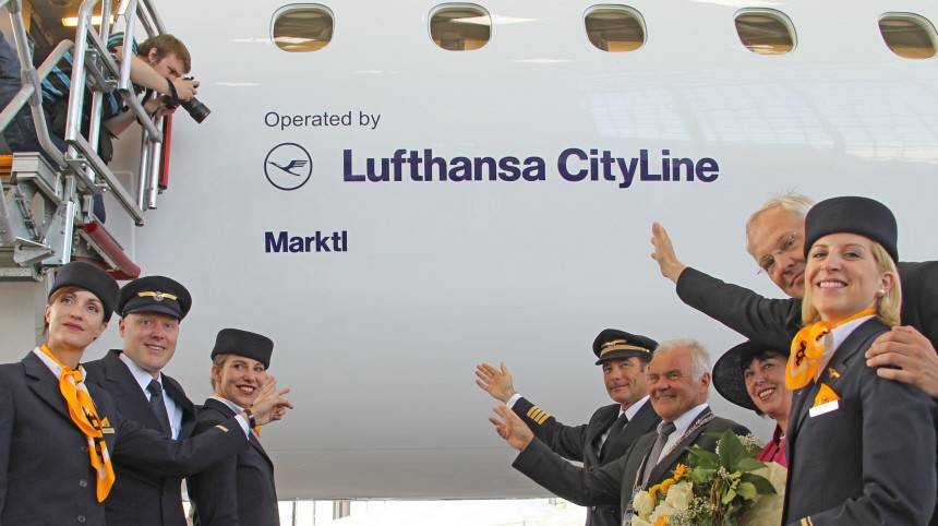 Lufthansa-Regionaljet auf den Namen 'Marktl' getauft