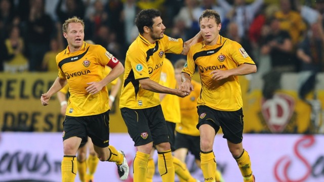 Dynamo Dresden v VfL Osnabrueck - 2. Bundesliga Playoff - Leg One