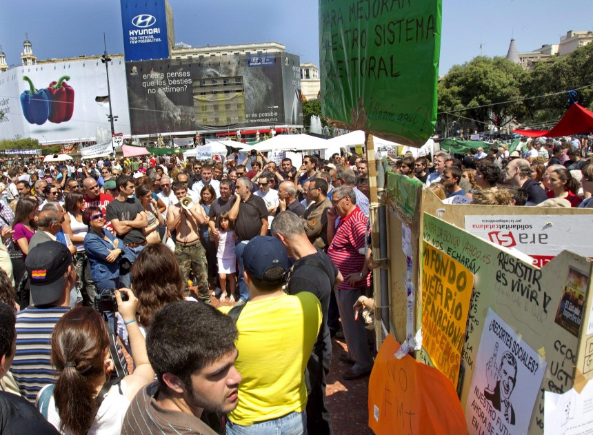Thousands of Spaniards defy pre-election rally ban