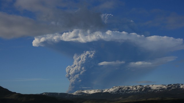 Vulkanausbruch auf Island: Rauch und Asche steigen über dem Vulkan Grimsvötn auf.