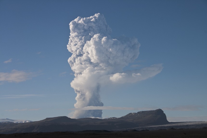 Picture shows the growing ash plume from the Grimsvotn volcano, under the Vatnajokull glacier in southeast Iceland, as its eruption begins