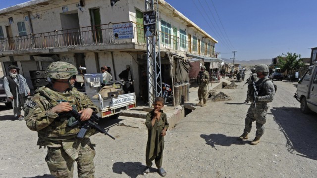 Isaf-Einsatz in Afghanistan: Isaf-Soldaten während einer gemeinsamen Militäraktion im südafghanischen Zabul.
