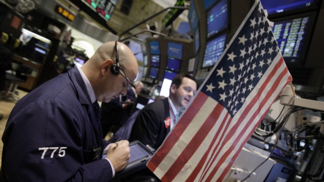 Moody's droht mit Herabstufung: Ein Händler an der Wall Street.