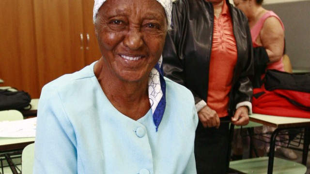 Brasilianerin lernt Lesen: Isolina Campos kennt keinen Ruhestand: Mit 100 Jahren besucht die Brasilianerin jetzt einen Alphabetisierungskurs.