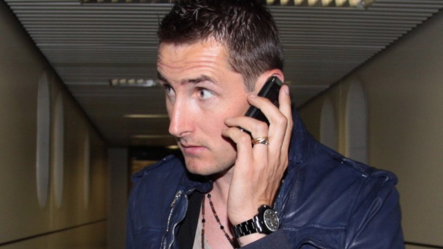 Miroslav Klose arrives in Rome
