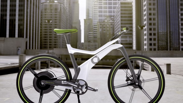 E-Bike von Smart: Alles nur Auto? Das war gestern. Um sich für die Zukunft zu rüsten, steigt Daimler ins Zweiradgeschäft ein. Unter der Marke Smart rollen von 2012 an Elektro-Bikes auf den Markt, die so ähnlich aussehen sollen wie diese Studie, die auf dem Pariser Autosalon vorgestellt wurde.