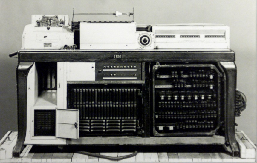FILE PHOTO OF IBM HOLLERITH MACHINE CITED IN HOLOCAUST BOOK