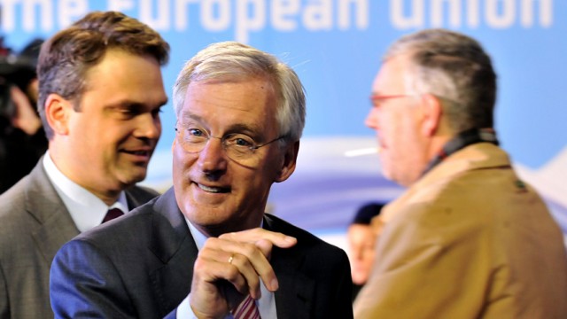 Niederlande: Europaminister Ben Knapen: Der niederländische Europaminister Ben Knapen mahnt, die Gefühle der Menschen ernst zu nehmen. So könnten Volksparteien im Wettbewerb mit Rechtspopulisten bestehen.
