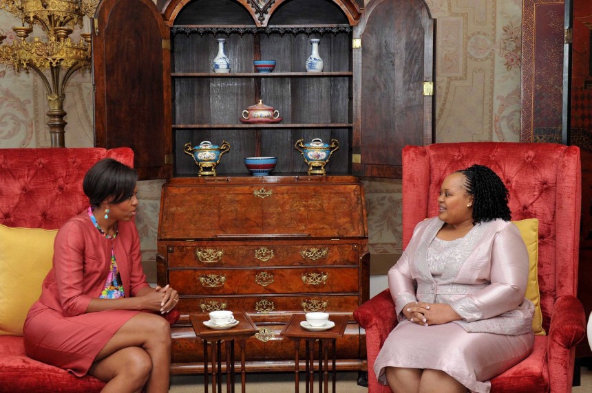 US First Lady Michelle Obama meets Nelson Mandela