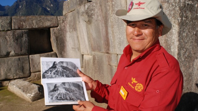 Peru: Machu Picchu: Romulo Lizárraga zeigt alte Fotos der Inka-Stadt.