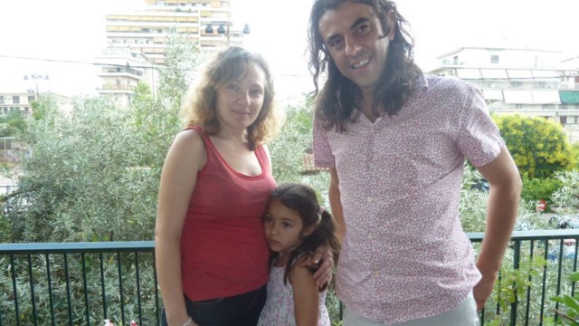 Reden wir über Geld: Die Familie Komninos: Zoe Ganatsious, Vasilis Komninos und Tochter Marilena.